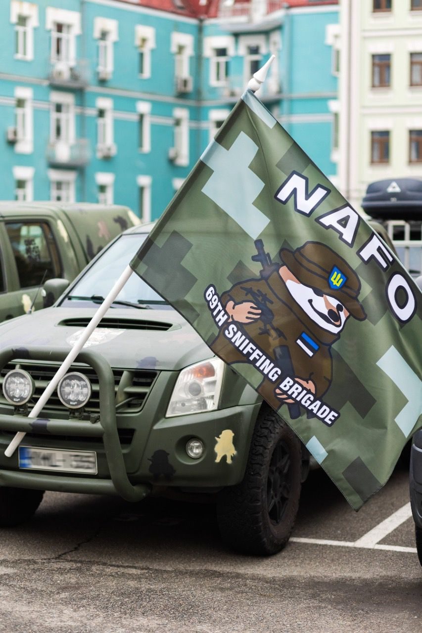 NAFO 69th Sniffing Brigade vlag